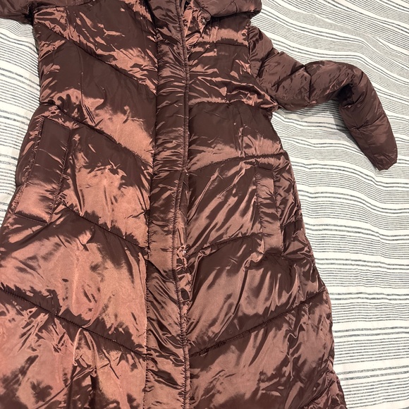 Abercrombie ultra long large puffer in shiny maroon / burgundy - Picture 9 of 11